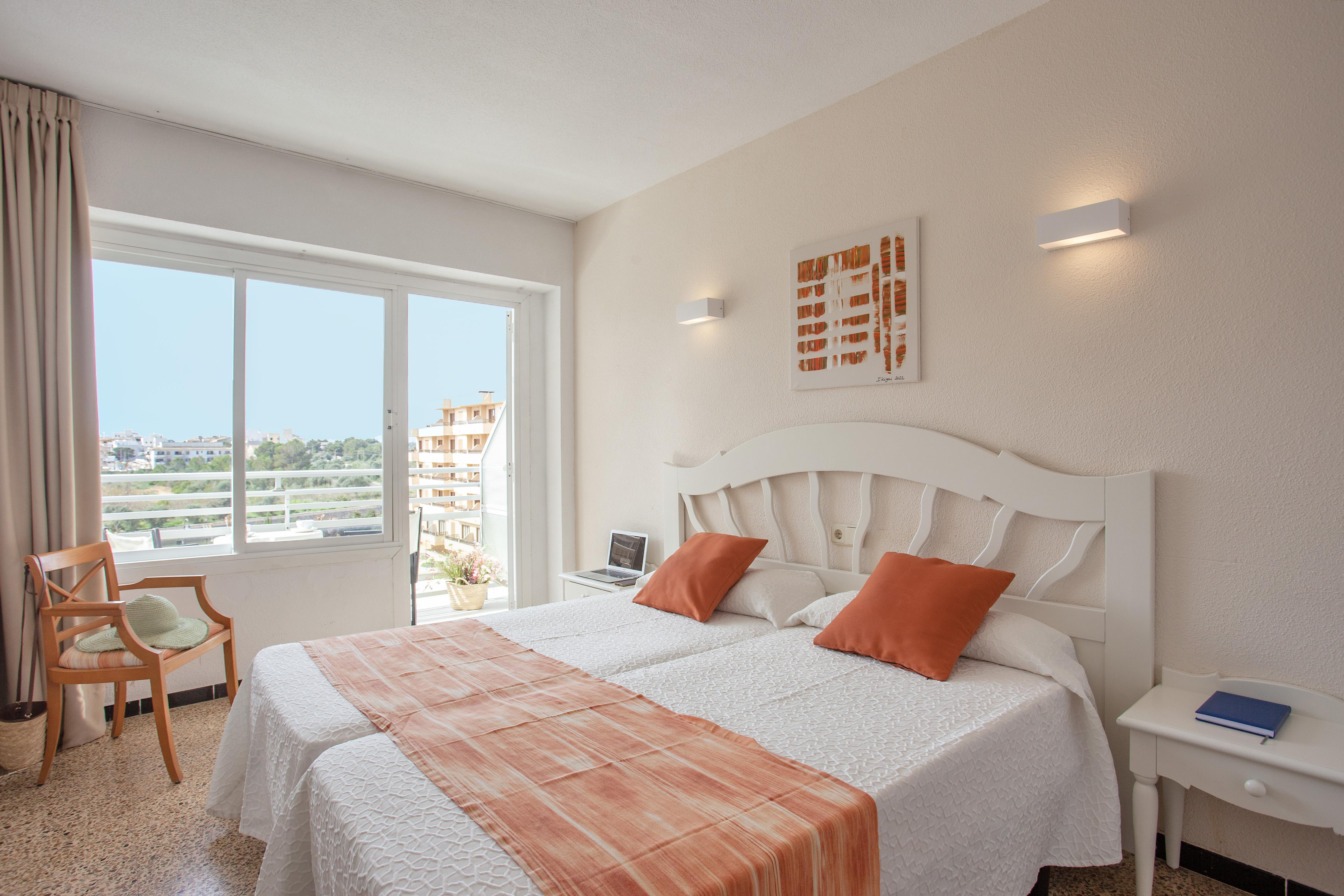 Standard, Double Bed, Balcony or Terrace