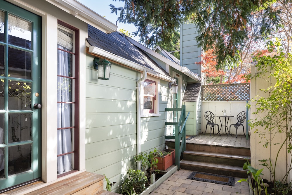 Centrella Inn 2/67