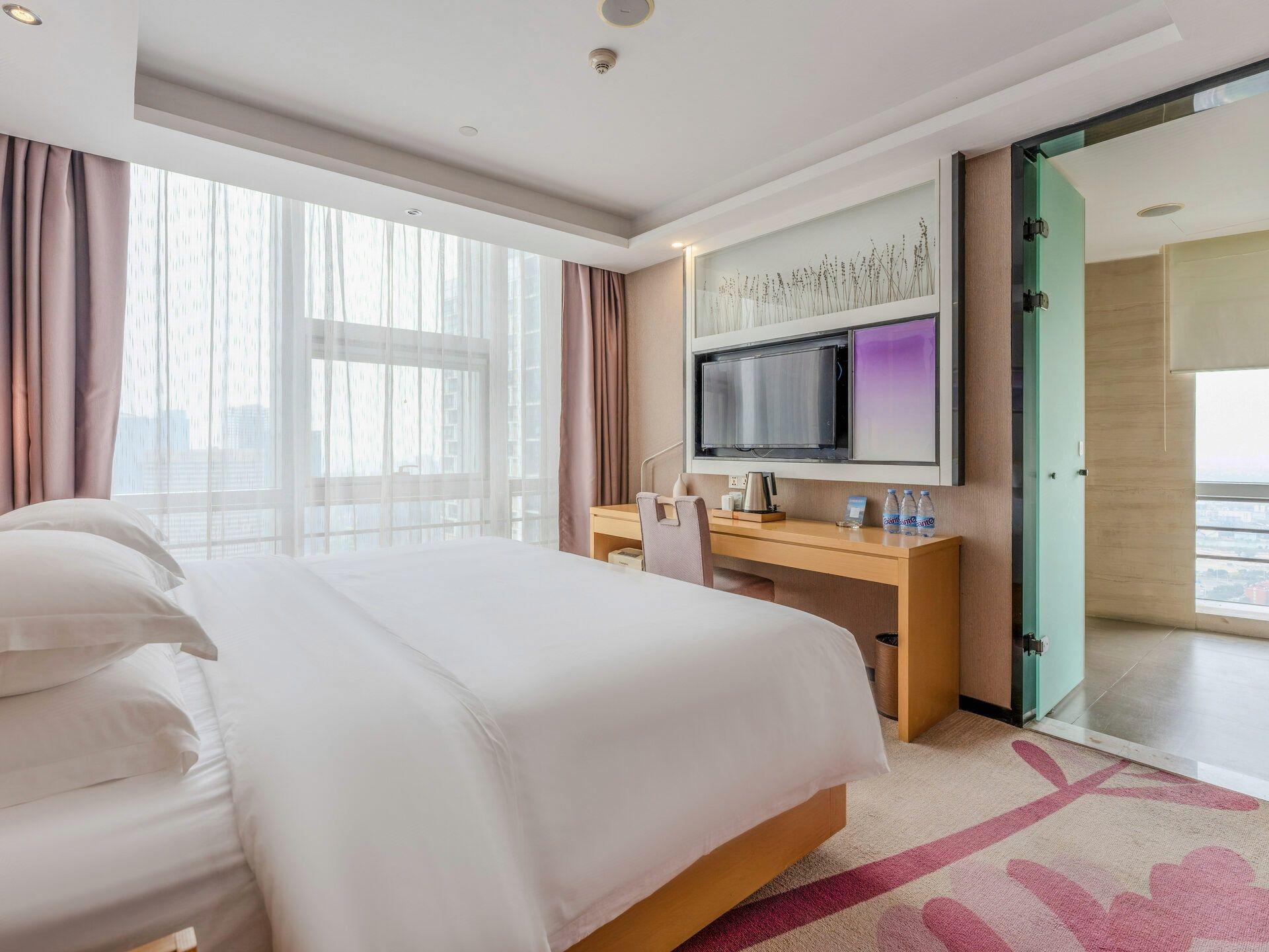 Lavande Hotel (Tianjin Xiangluowan Binhai Railway Station) 15/38