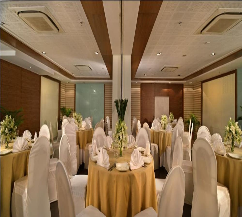 Majestic Court Sarovar Portico 31/46