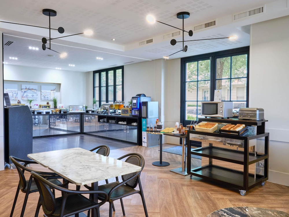 restaurant cafeteria