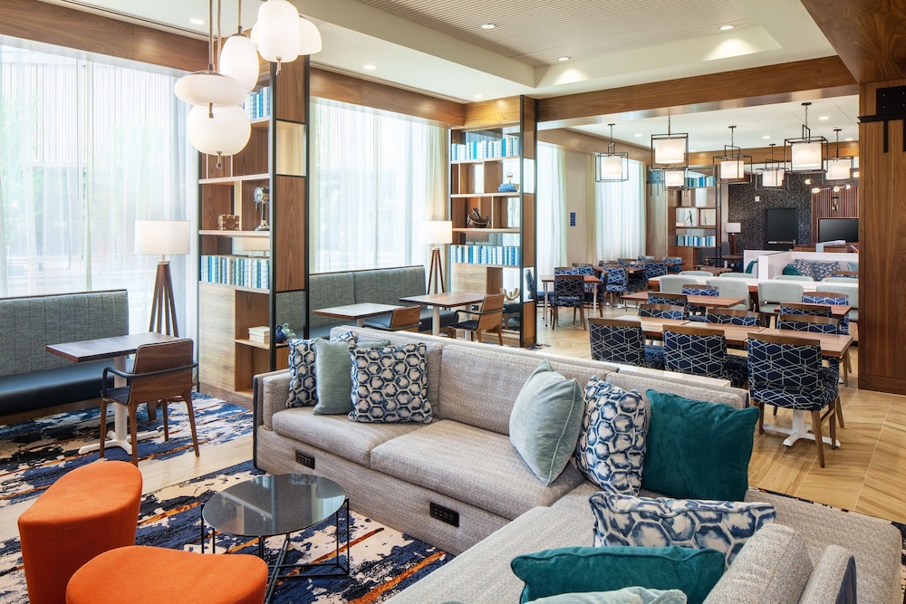 Hampton Inn Boston Seaport District 35/64