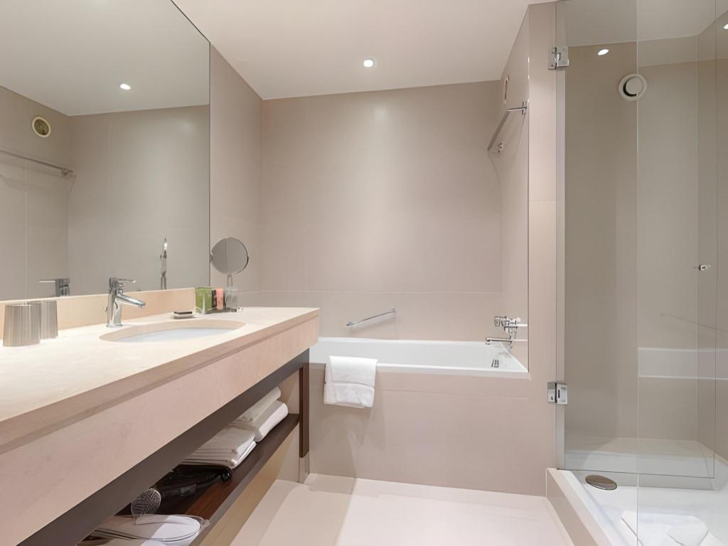 Suite, Double Bed, Sofa
