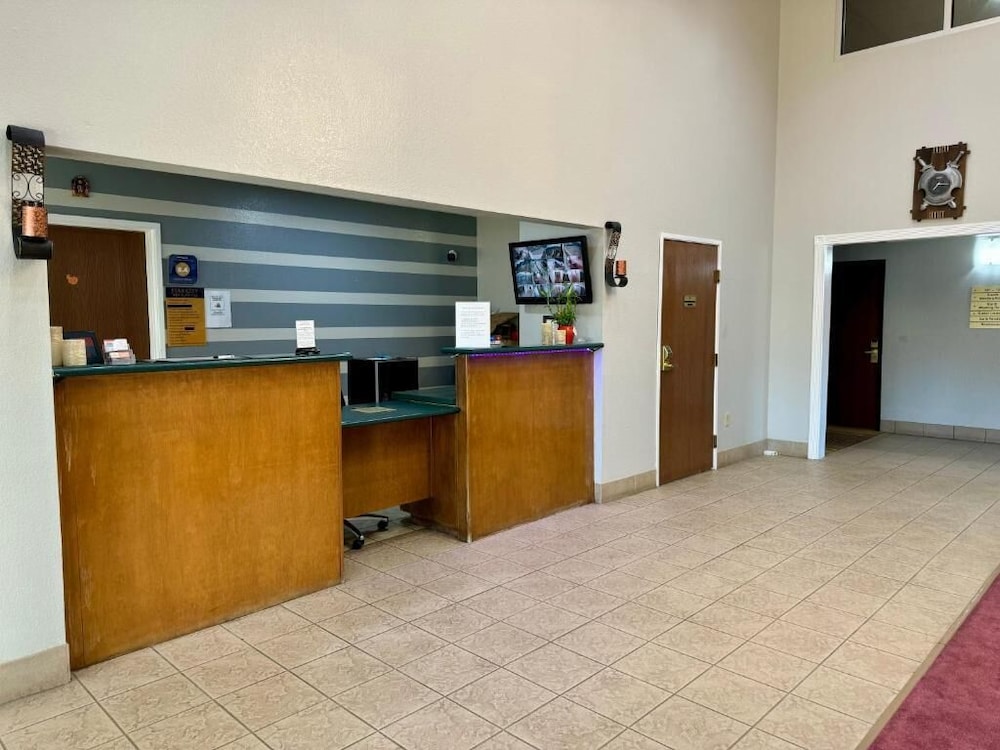 Star City Inn Suites 8/45