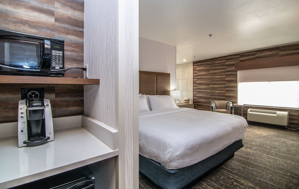 Holiday Inn Express Hotel & Suites Kalispell 17/77