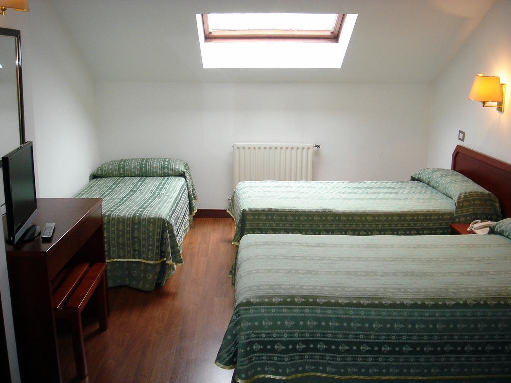 Hotel Compostela Vigo 14/50