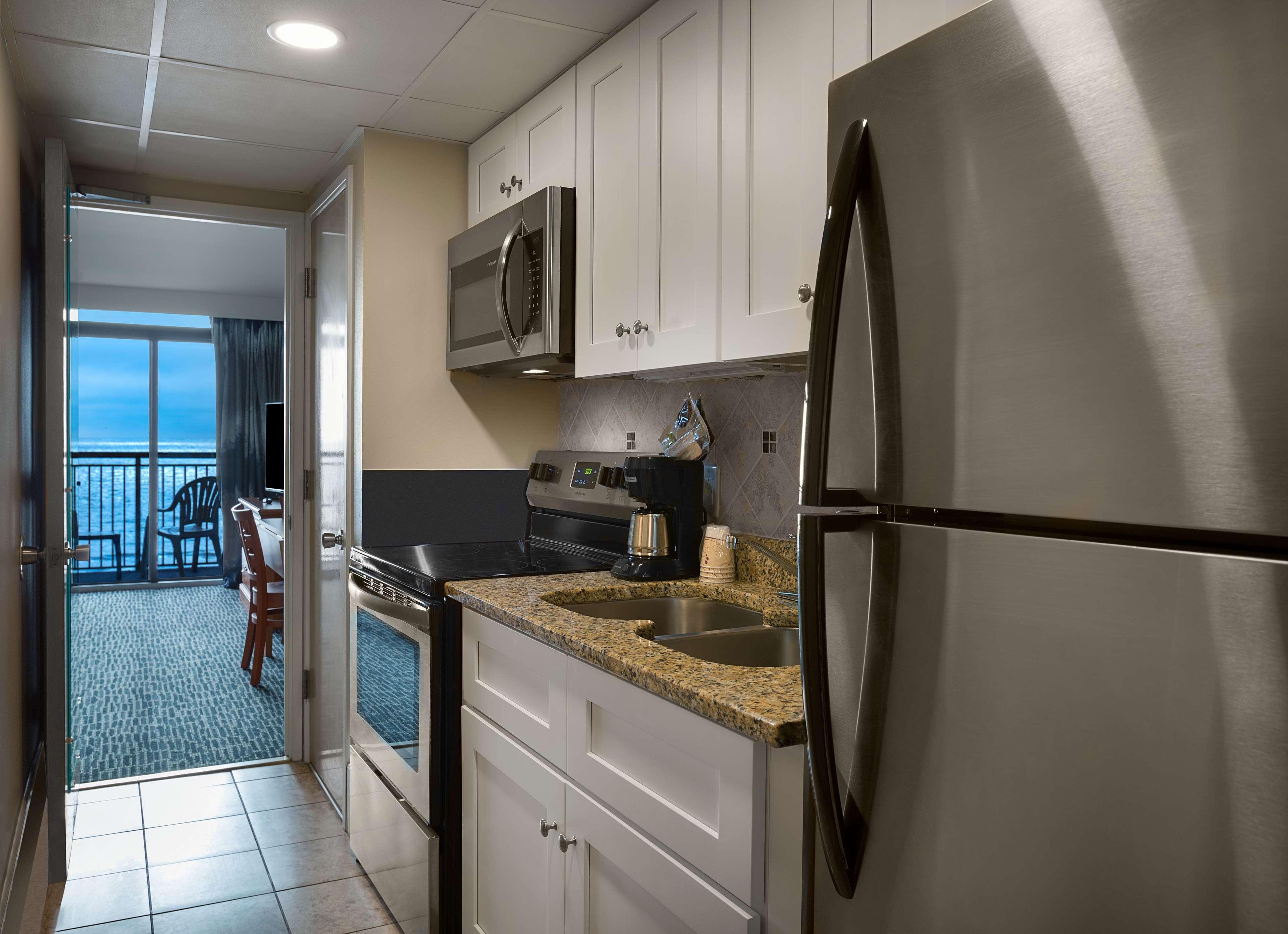 Suite, 2 Double Beds, Ocean Front, Sofa, Living Area, Kitchen, Suite Building, Dayton House Resort, BW Signature Collection 3/3