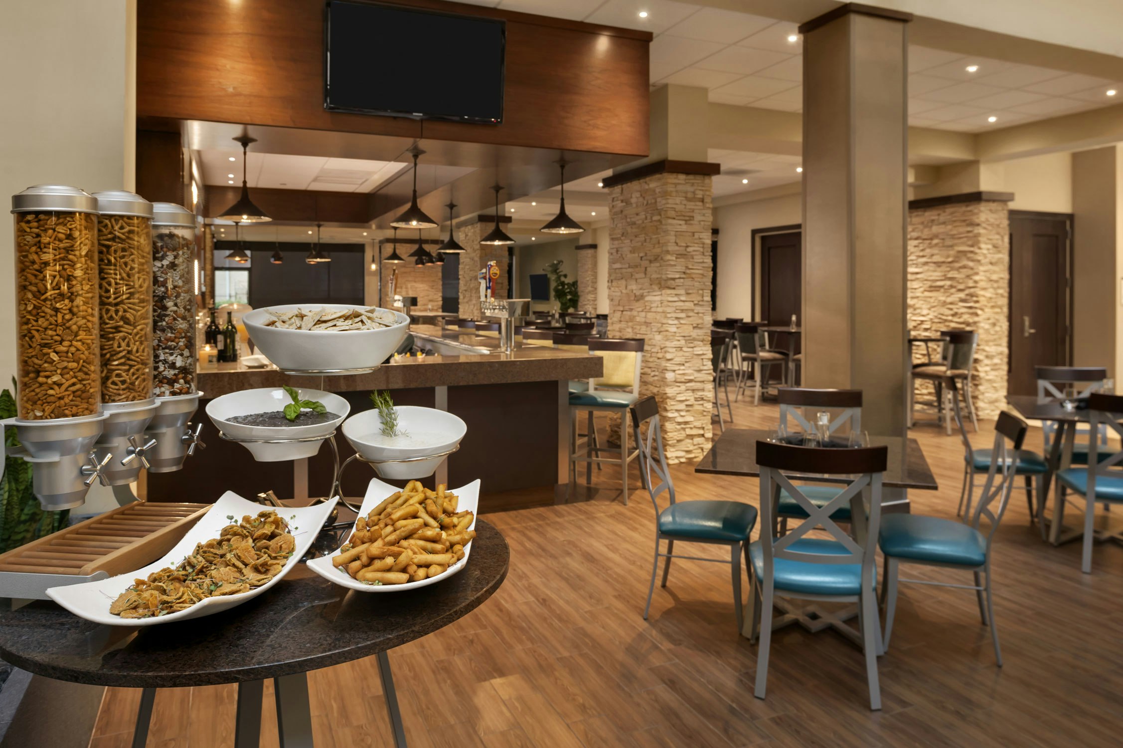 Embassy Suites by Hilton Dallas Market Center 52/72