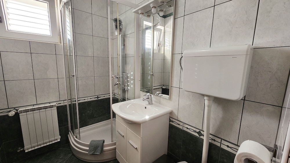 Adria Apartments 42/50