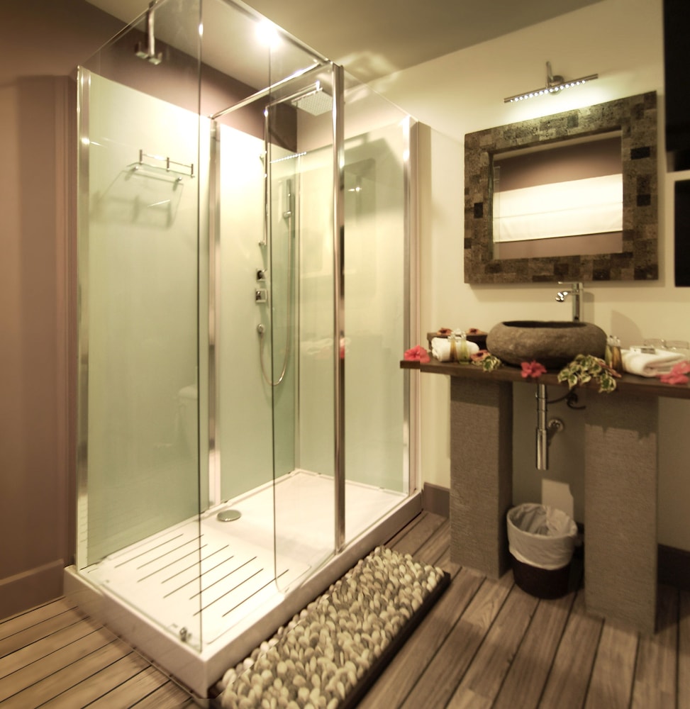 Raiatea Lodge Hotel 42/43