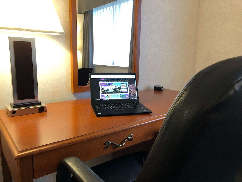 Coast Abbotsford Hotel And Suites 40/50