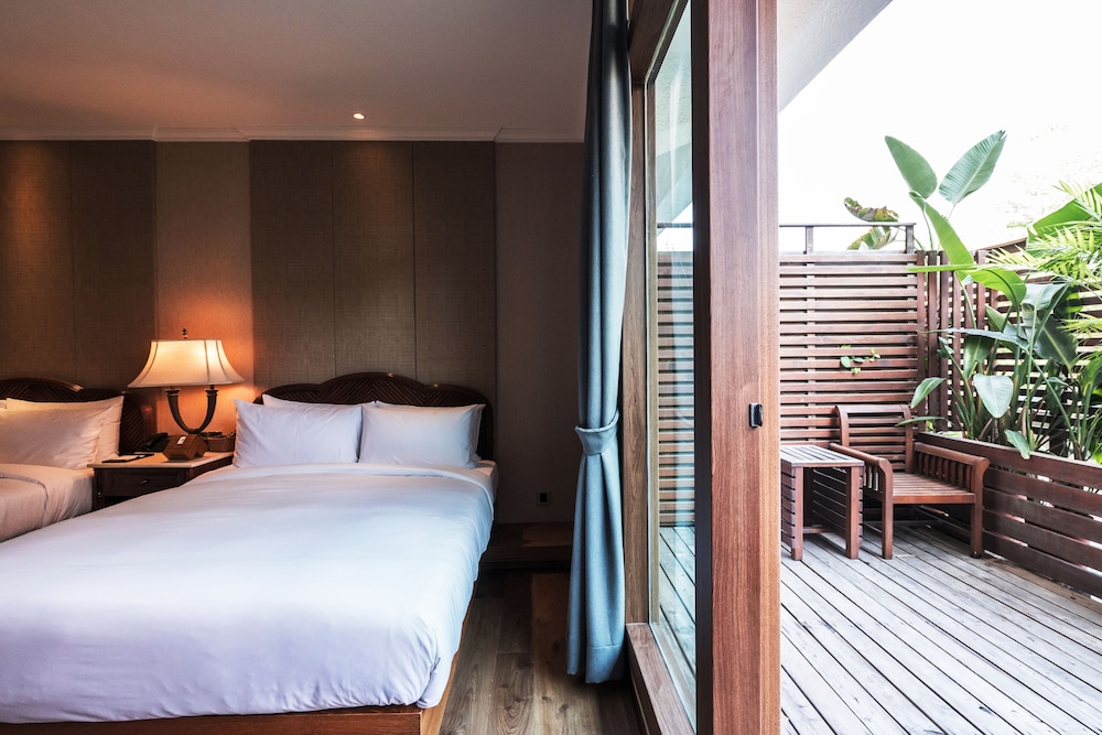 Sizihwan Sunset Beach Resort 9/50