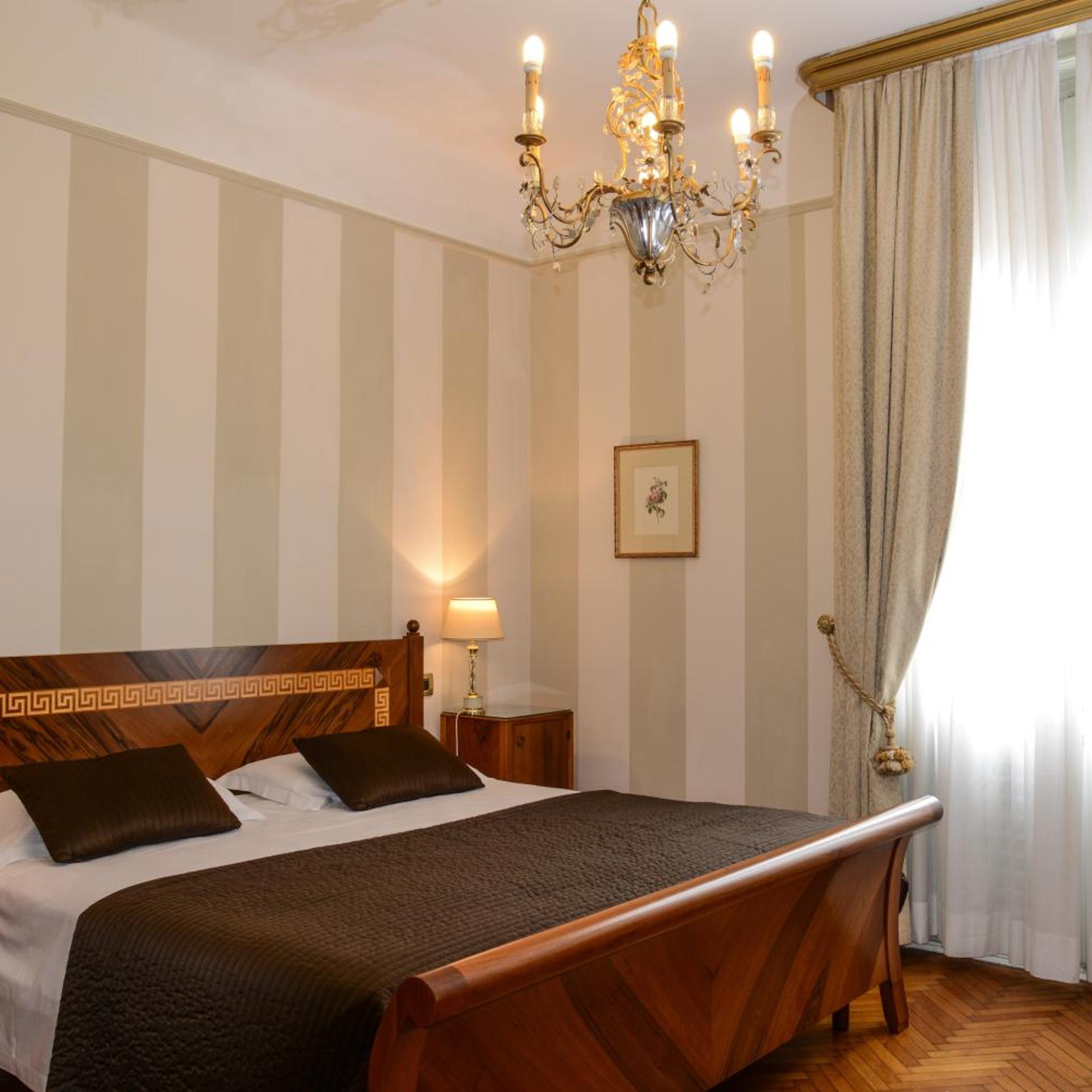ROOM, QUADRUPLE
