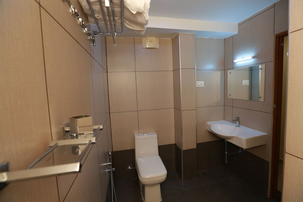 The Crescent Suites 33/33