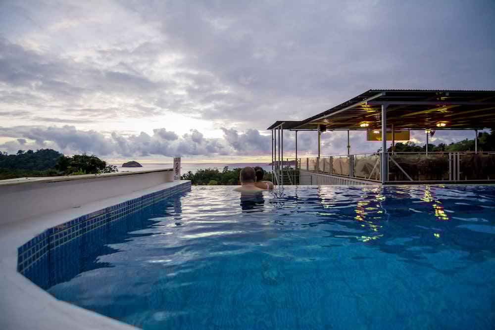 El Faro Beach Hotel 56/65
