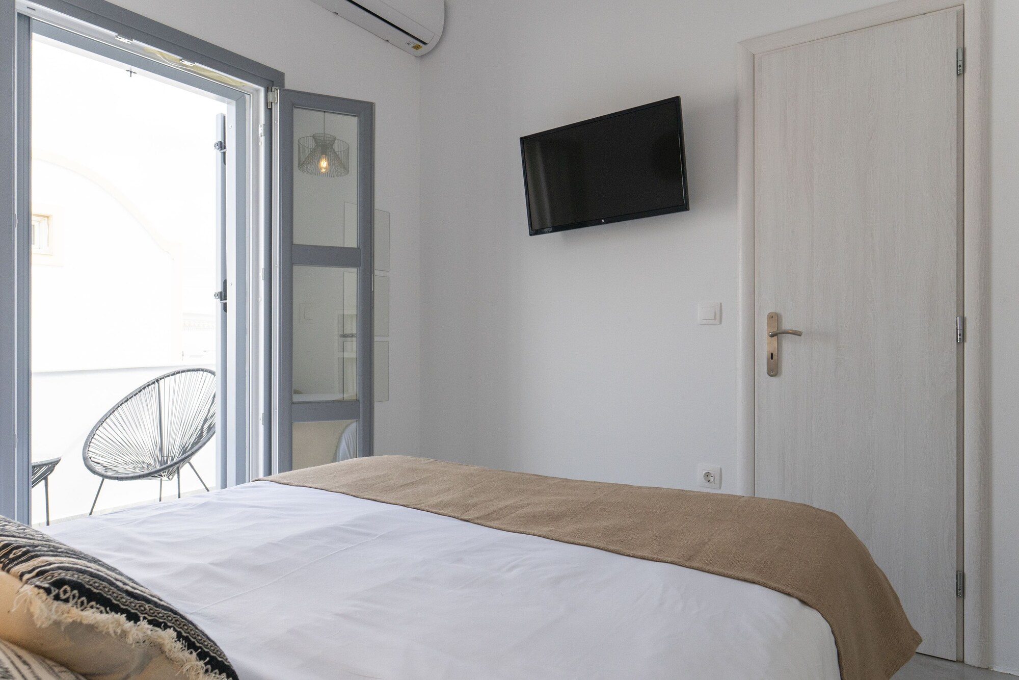 ROOM, DOUBLE BED