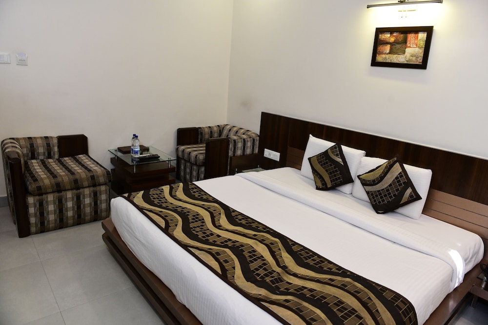 HOTEL RAVISHA CONTINENTAL 9/21