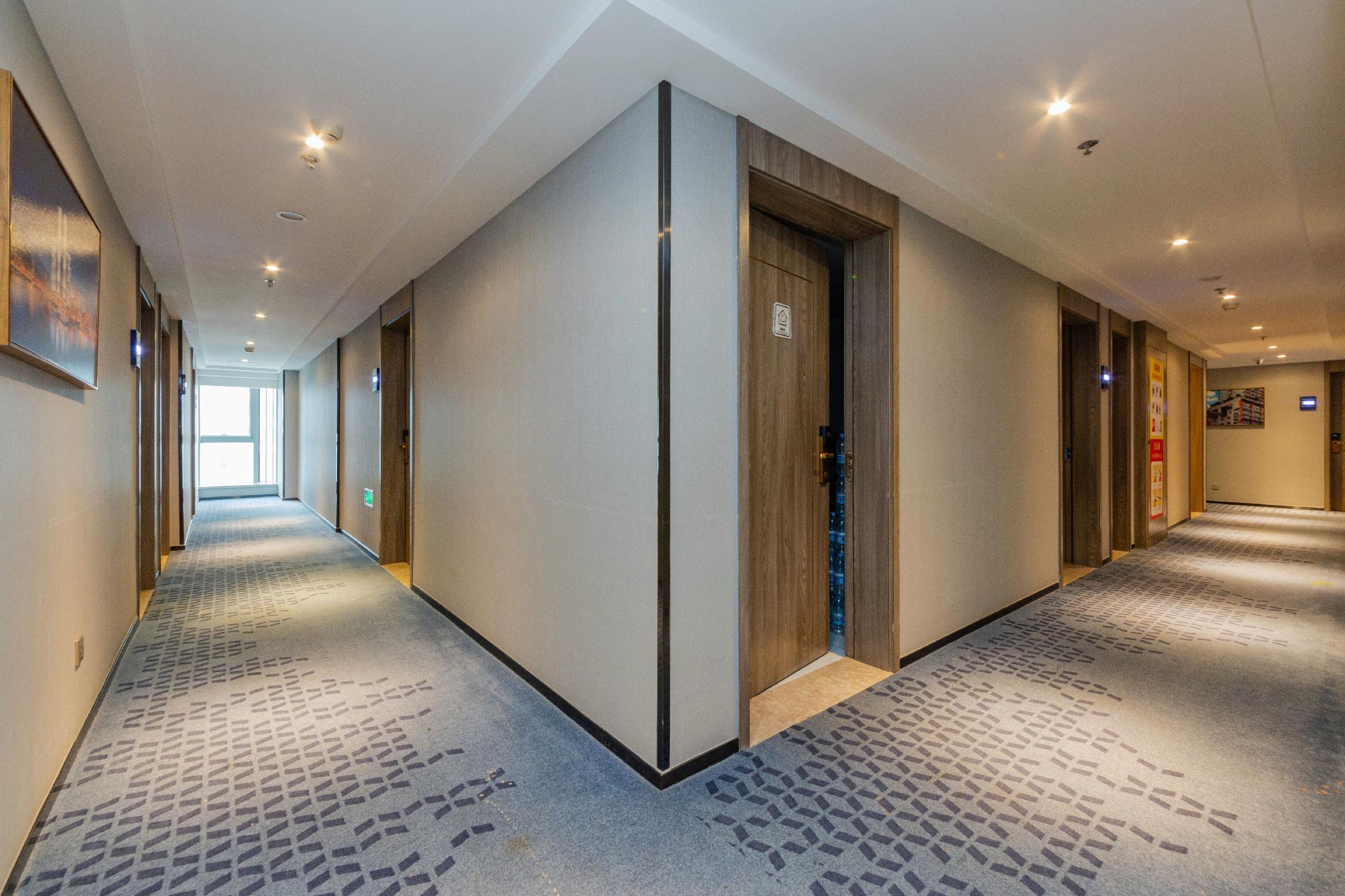 7 Days Premium Hotel (Chongqing North Railway Station North Square Center) 23/32