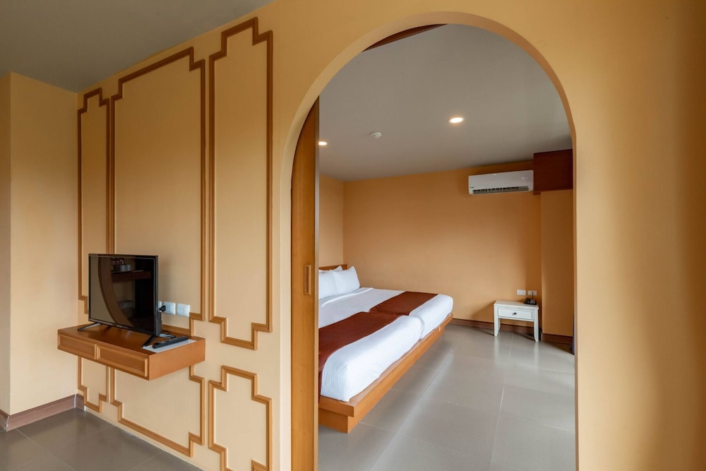 Family Suite, 2 Queen Beds, Town View، ROYAL PINEAPPLE HOTEL a welcome to wealth and good fortune 6/10