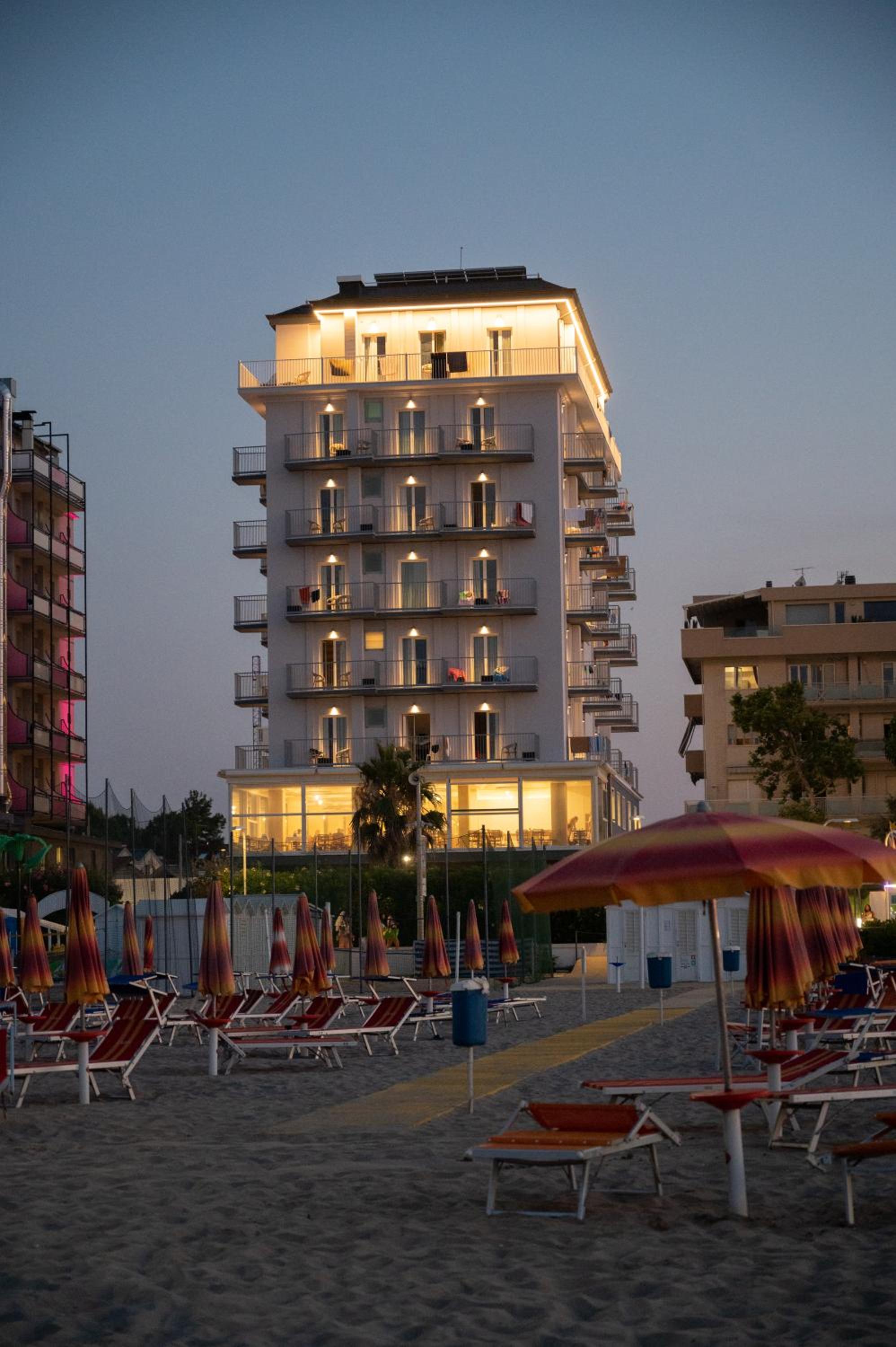 Hotel Fedora 2/50
