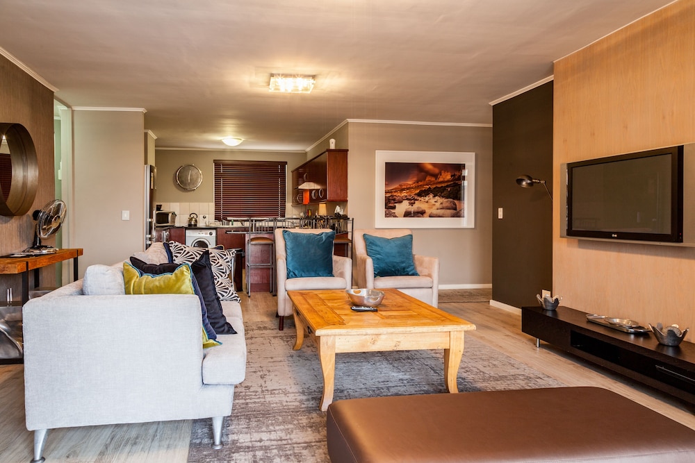 Cape Town City Accommodation the Island Club 43/69