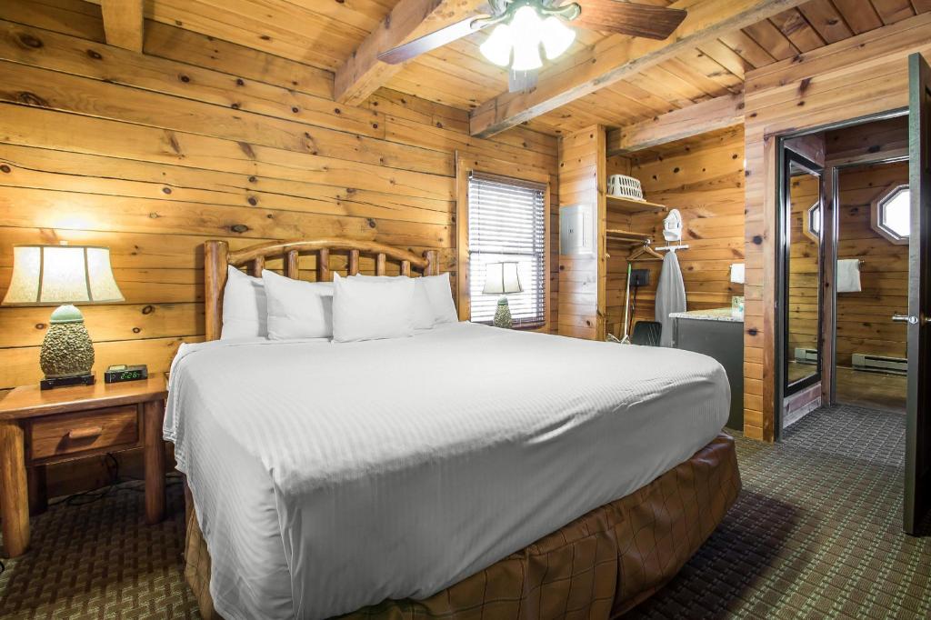 1 Bedroom, Loft, Cabin, Twin Beds, King or Queen Bed