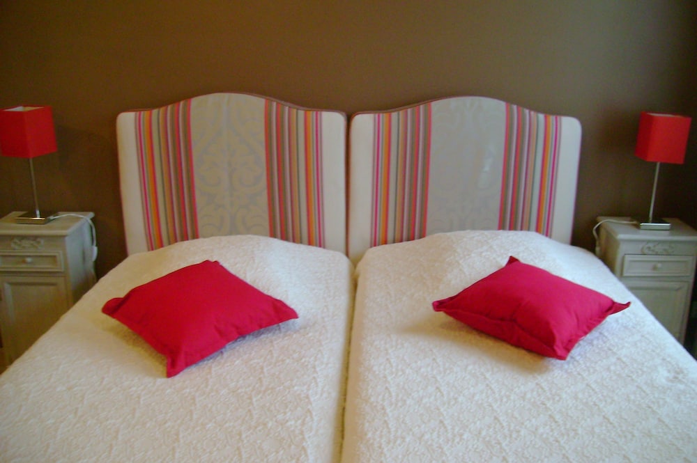 AUBERGE DE TAVEL 6/42