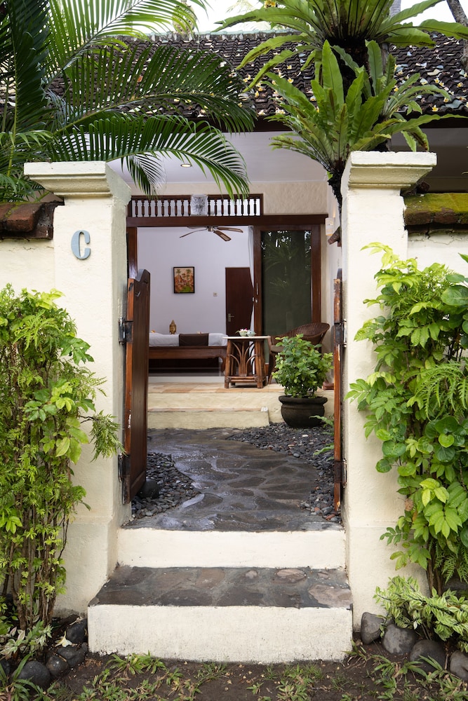 Alam Anda Ocean Front Resort And Spa 36/50