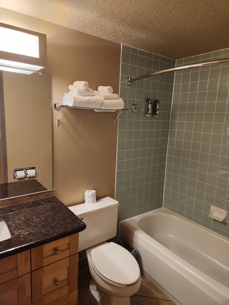 Waterton Lakes Lodge Resort 49/50