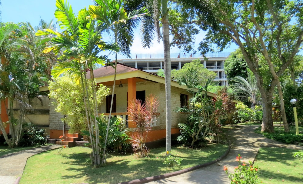Alonaland Resort Apartelle 2/50