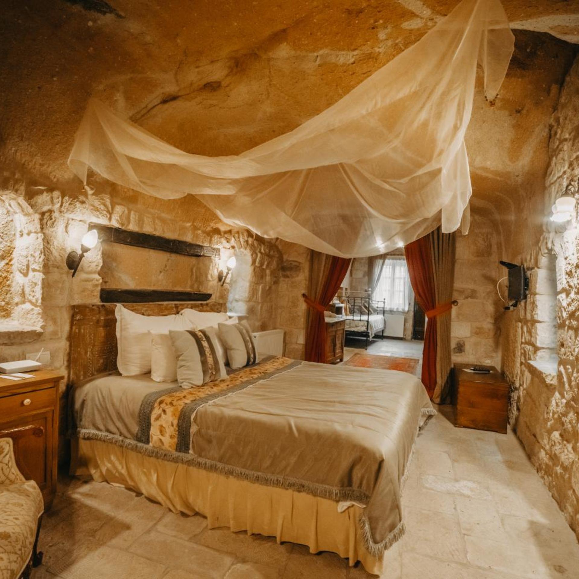 Cave, Junior Suite