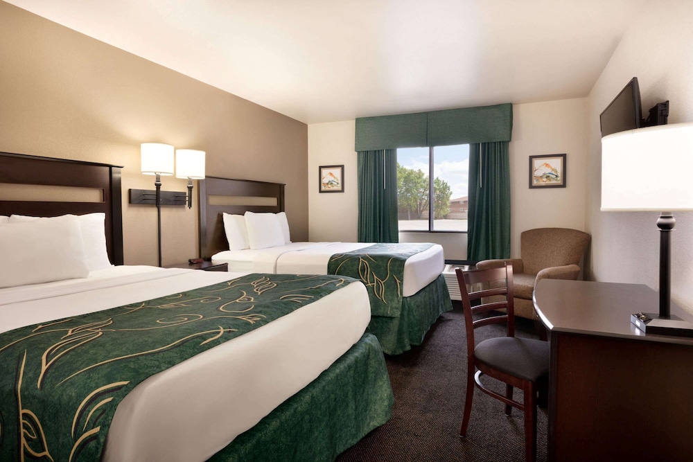 Travelodge by Wyndham Dexter 8/38