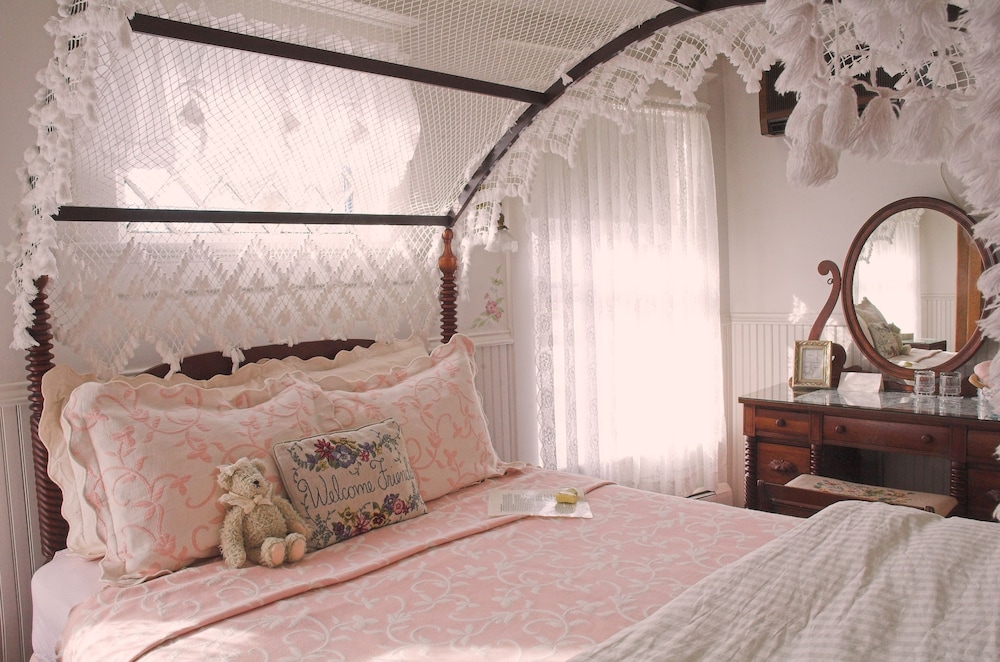White Lace Inn 12/50