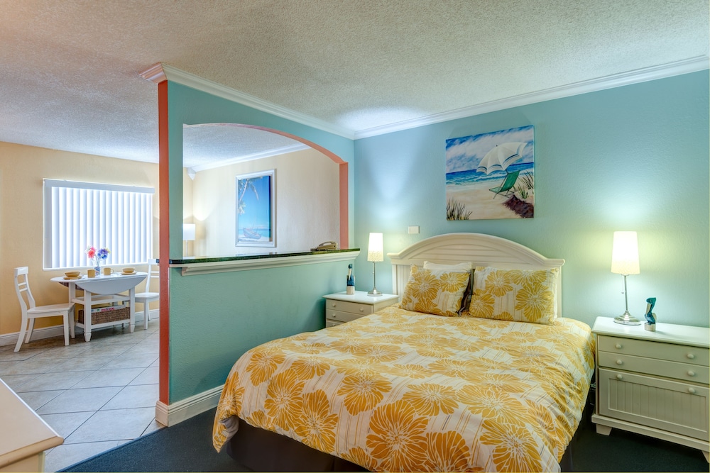 PELICAN POINTE SUITES 28/58