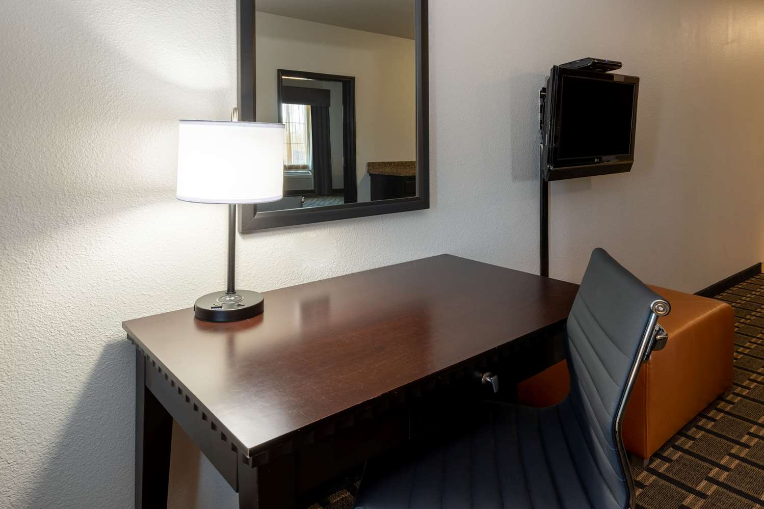 La Quinta Inn and Suites by Wyndham Mt. Pleasant 35/72