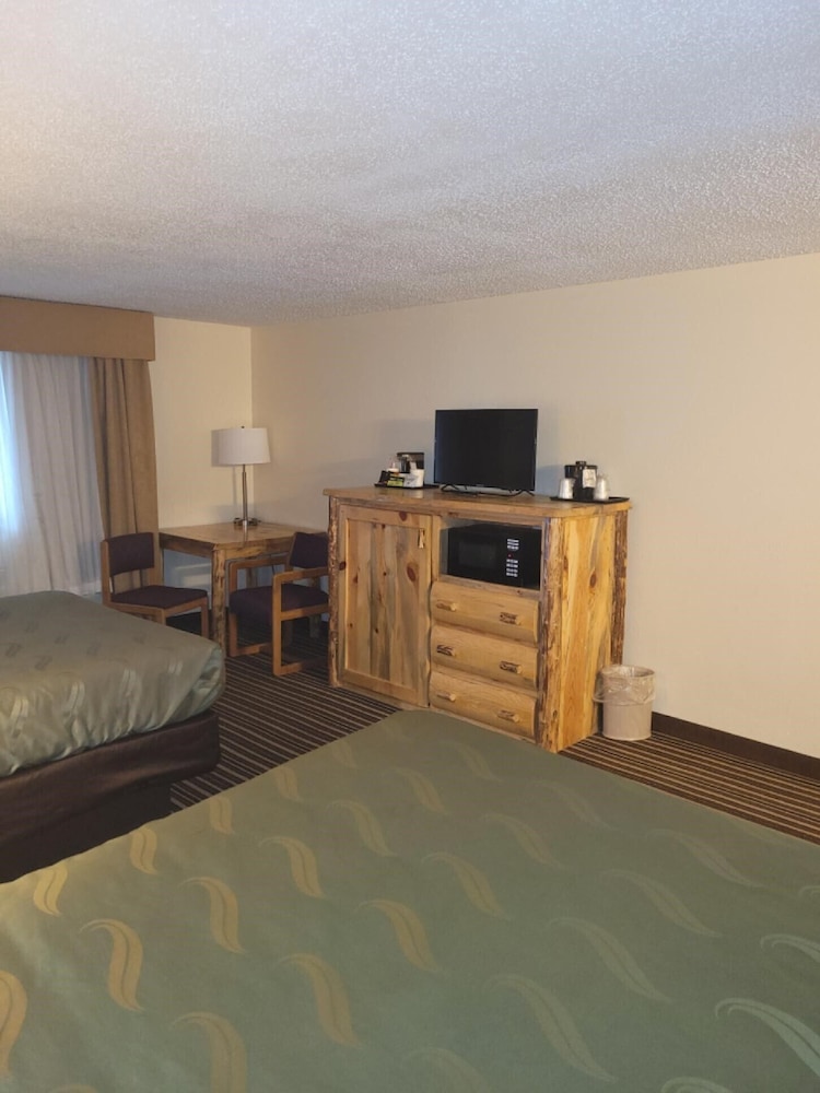 Studio6 Suites Butte, MT I-90 I-15 12/42
