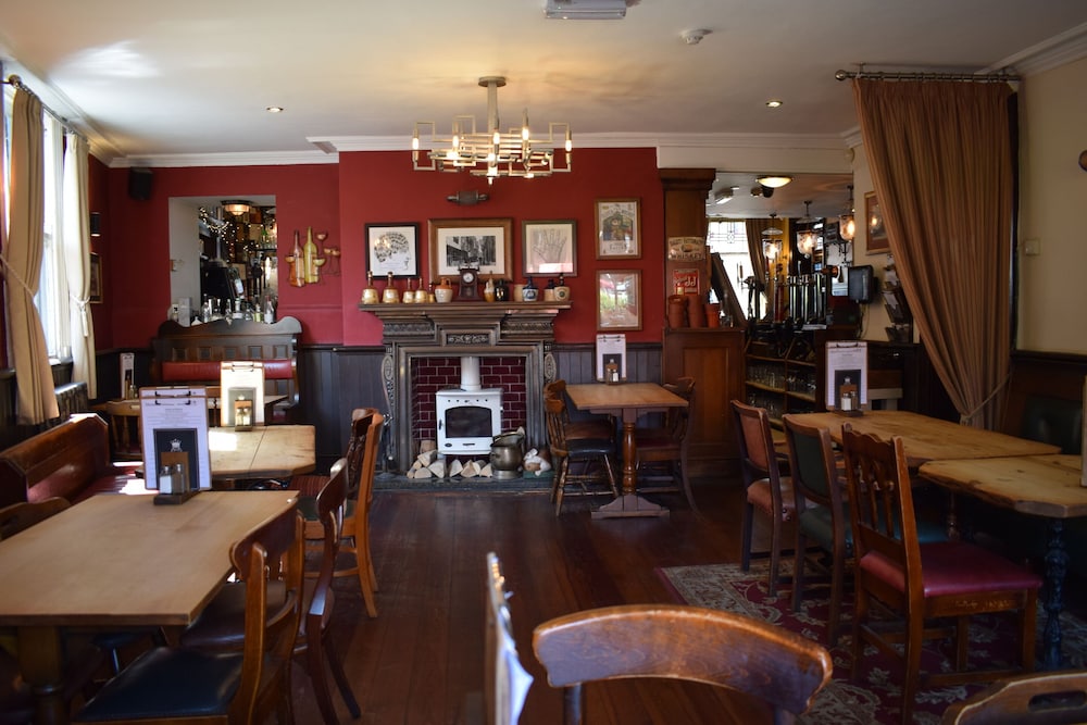 The Rose and Crown 35/49