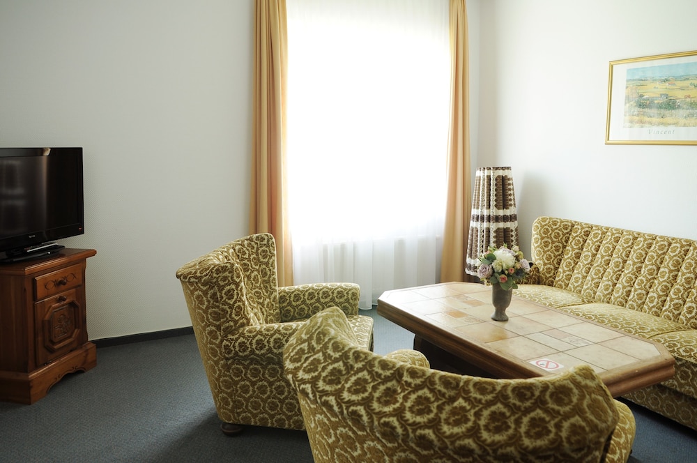 AMICUS HOTEL 26/42