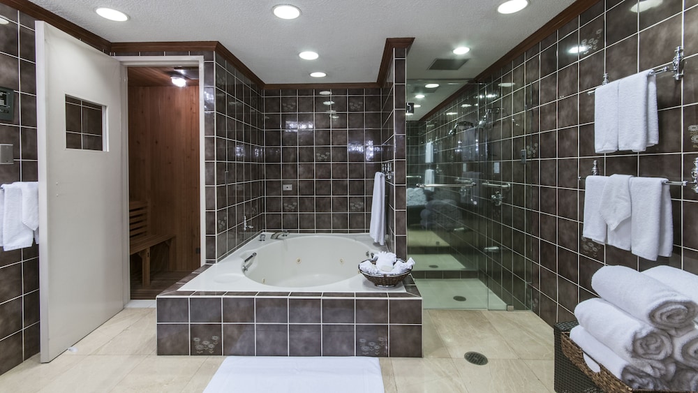 Delta Hotels by Marriott San Jose Aurola 50/50