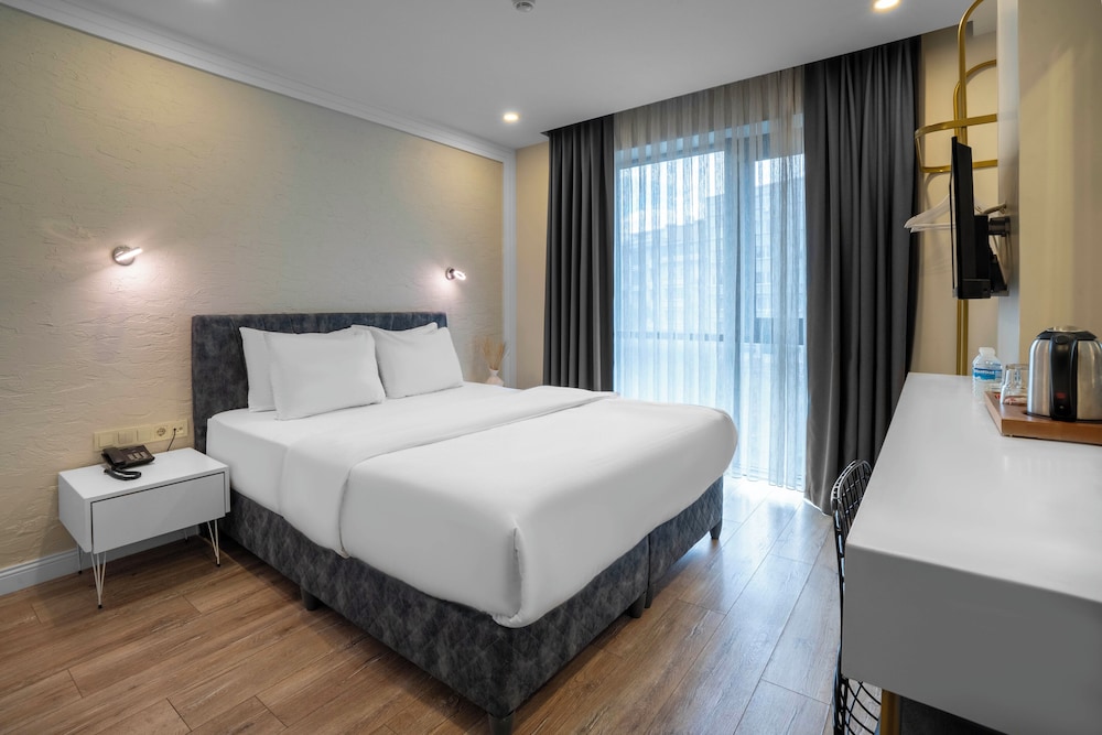 DELUXE, DOUBLE BED