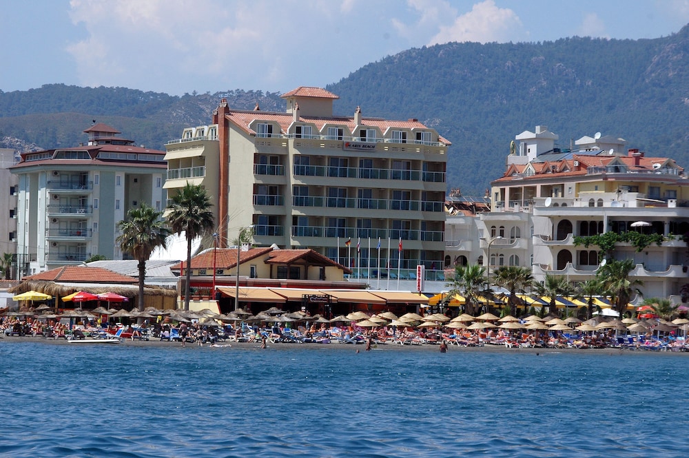 Maris Beach Hotel 28/29
