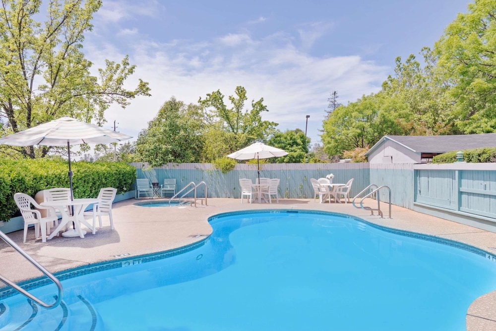 Super 8 By Wyndham Auburn 5/31