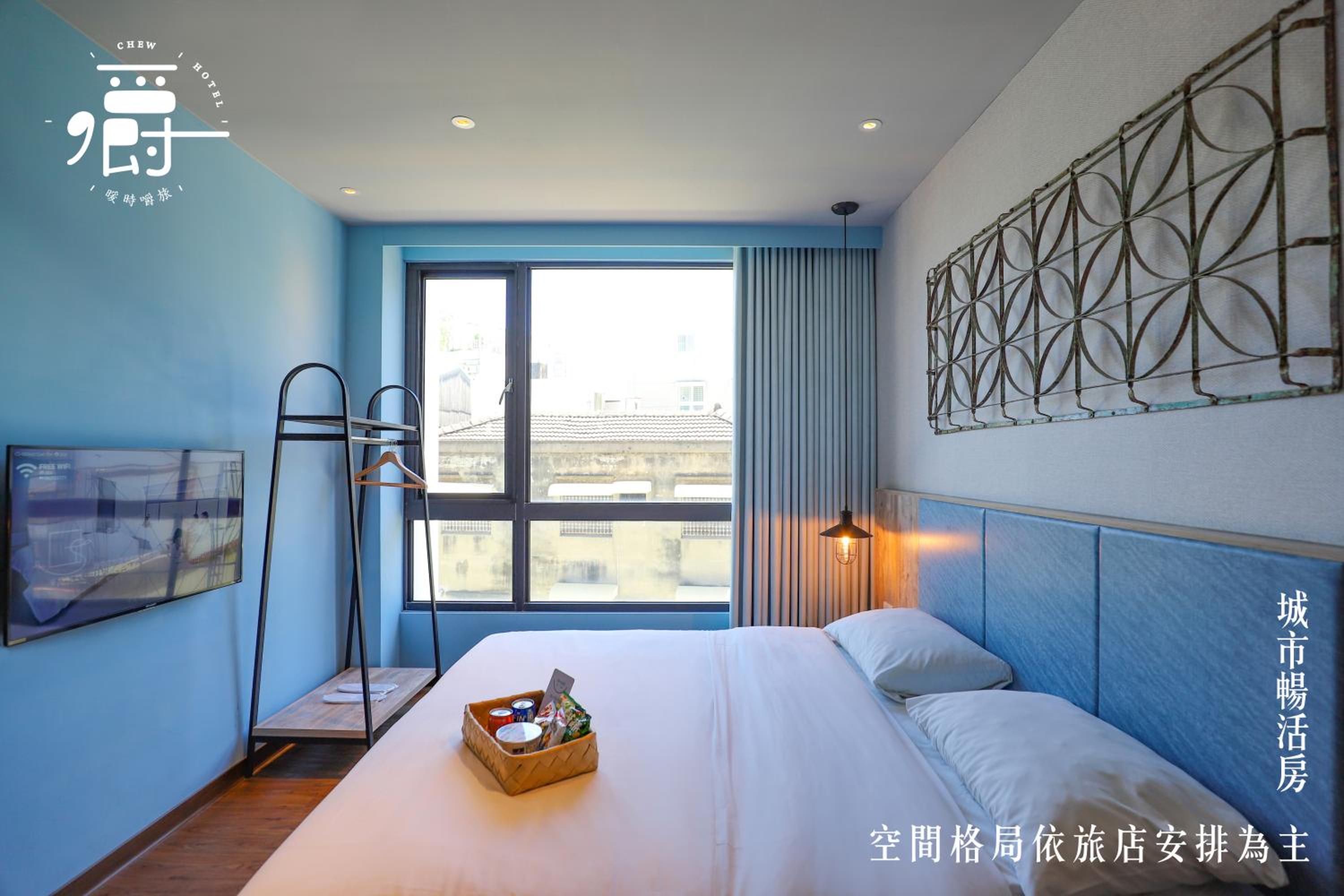 Economy, Queen Bed, No Parking