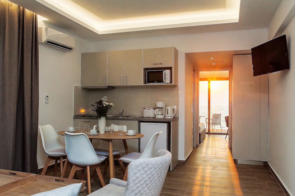 Sunrise Apt 24/37