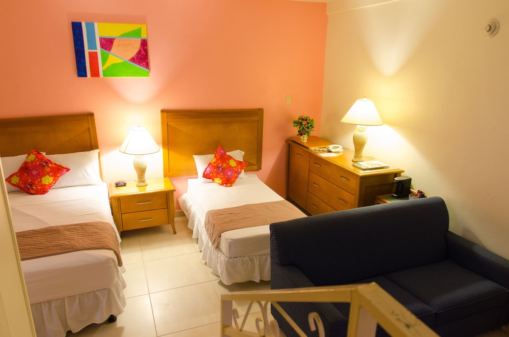 Alicia's Inn 37/47