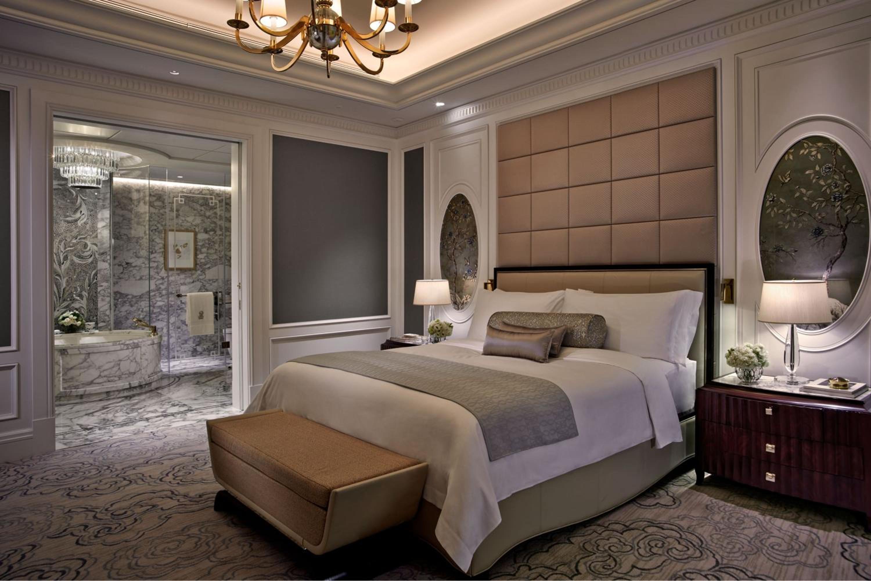 Carlton, Suite