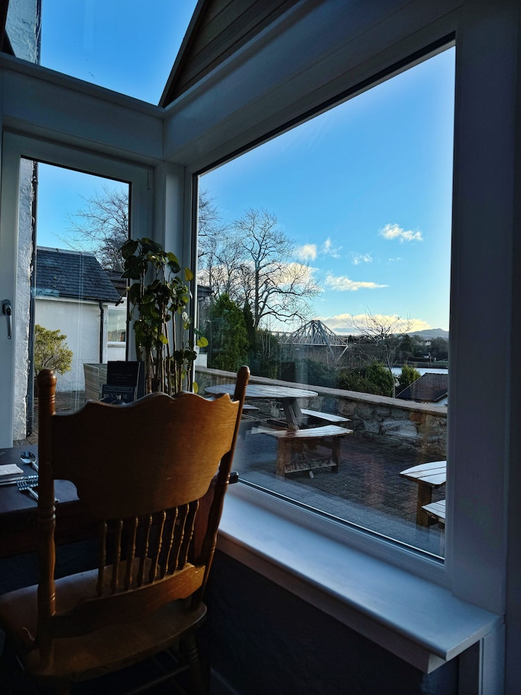 Lochnell Arms Hotel 27/35