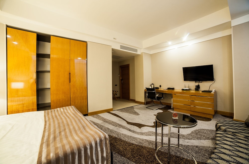 Absolute Hotel 28/31
