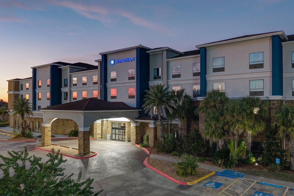 Wyndham Lake Charles 3/49