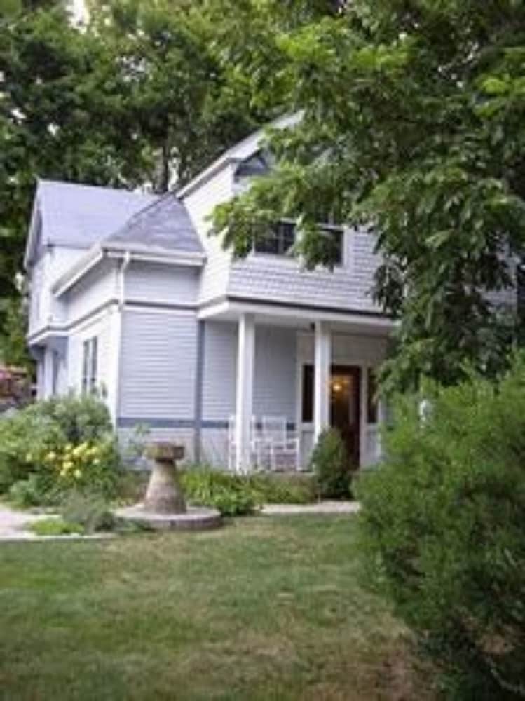 Isaiah Jones Homestead Bed & Breakfast 46/50